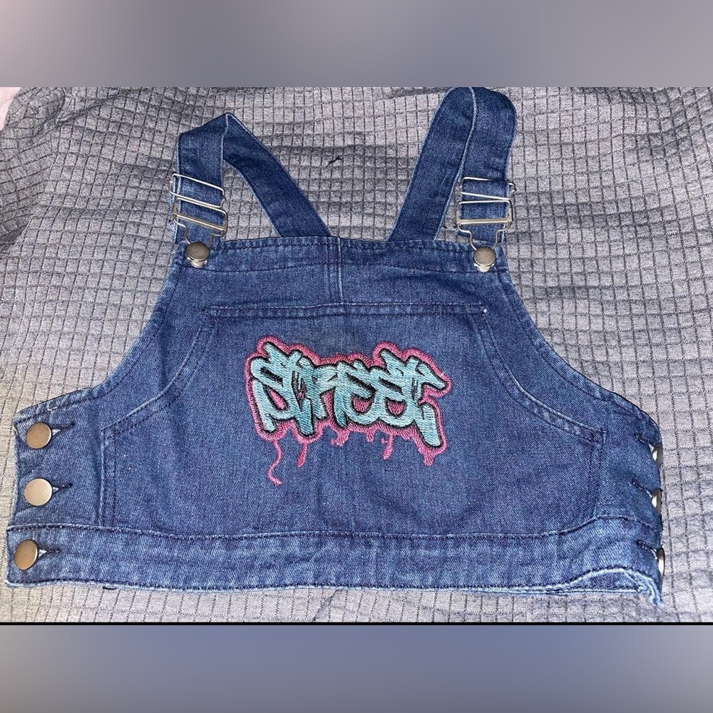 Crop top overall with street print on 🦋